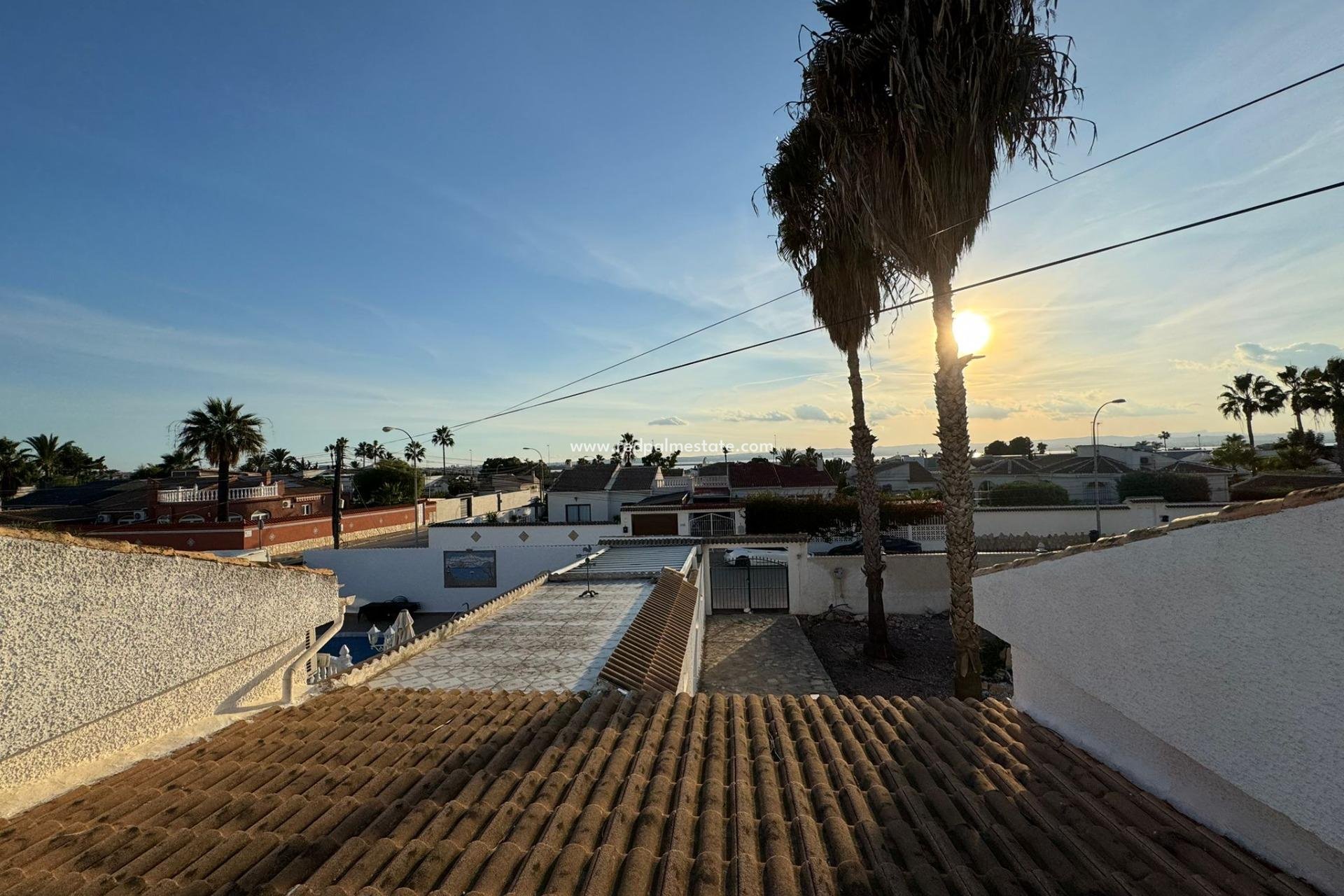 Resale - Villa -
Torrevieja