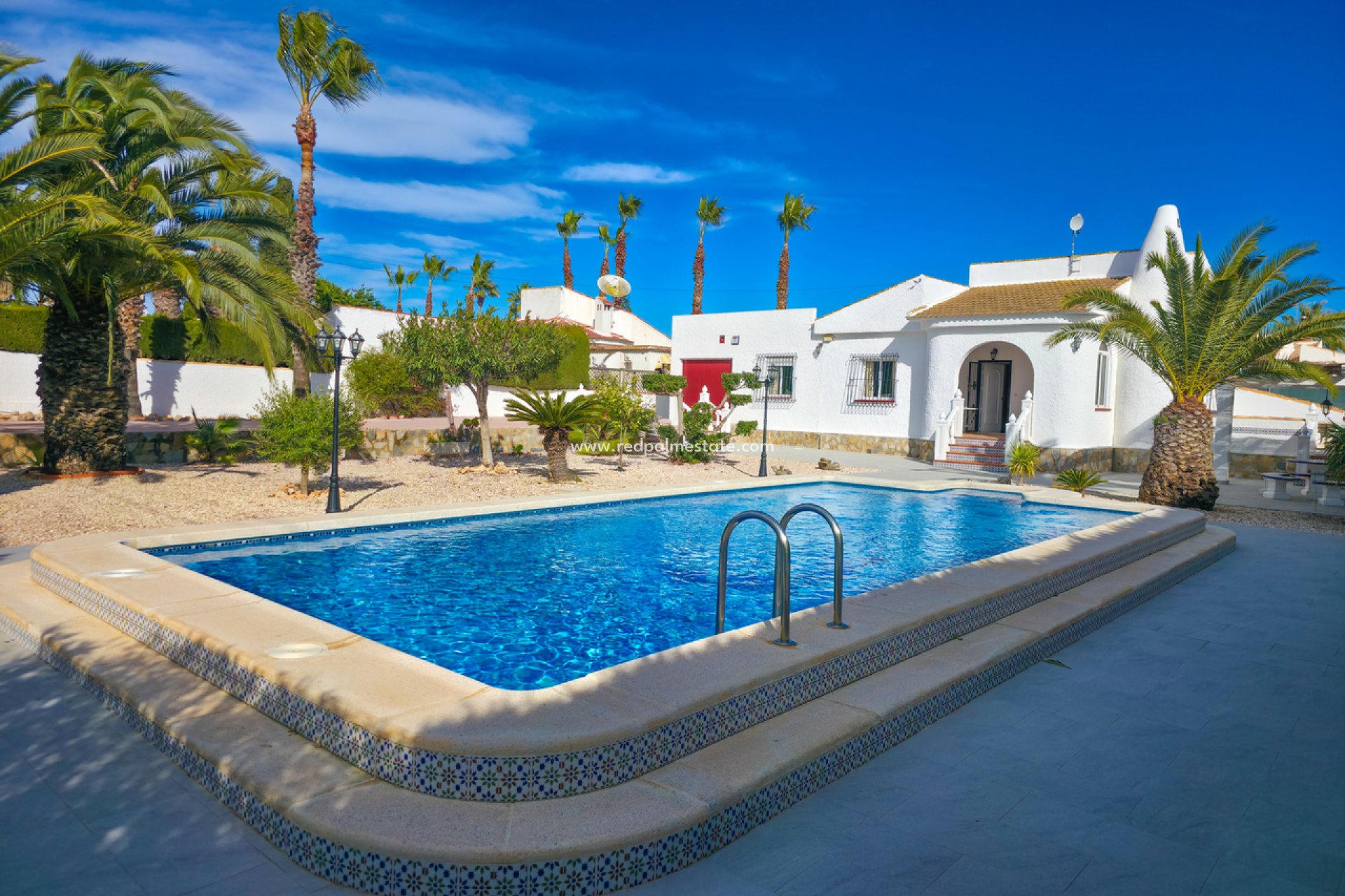 Resale - Villa -
Torrevieja