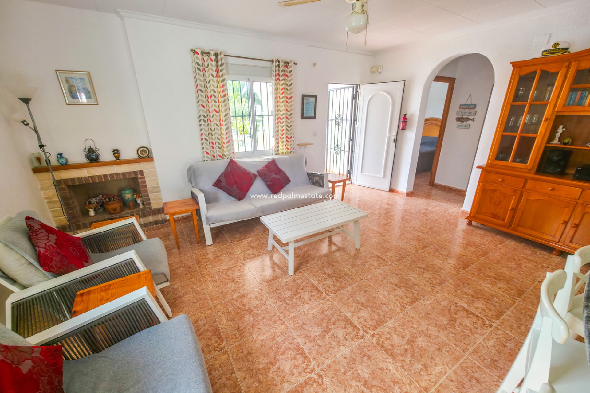 Resale - Villa -
Torrevieja