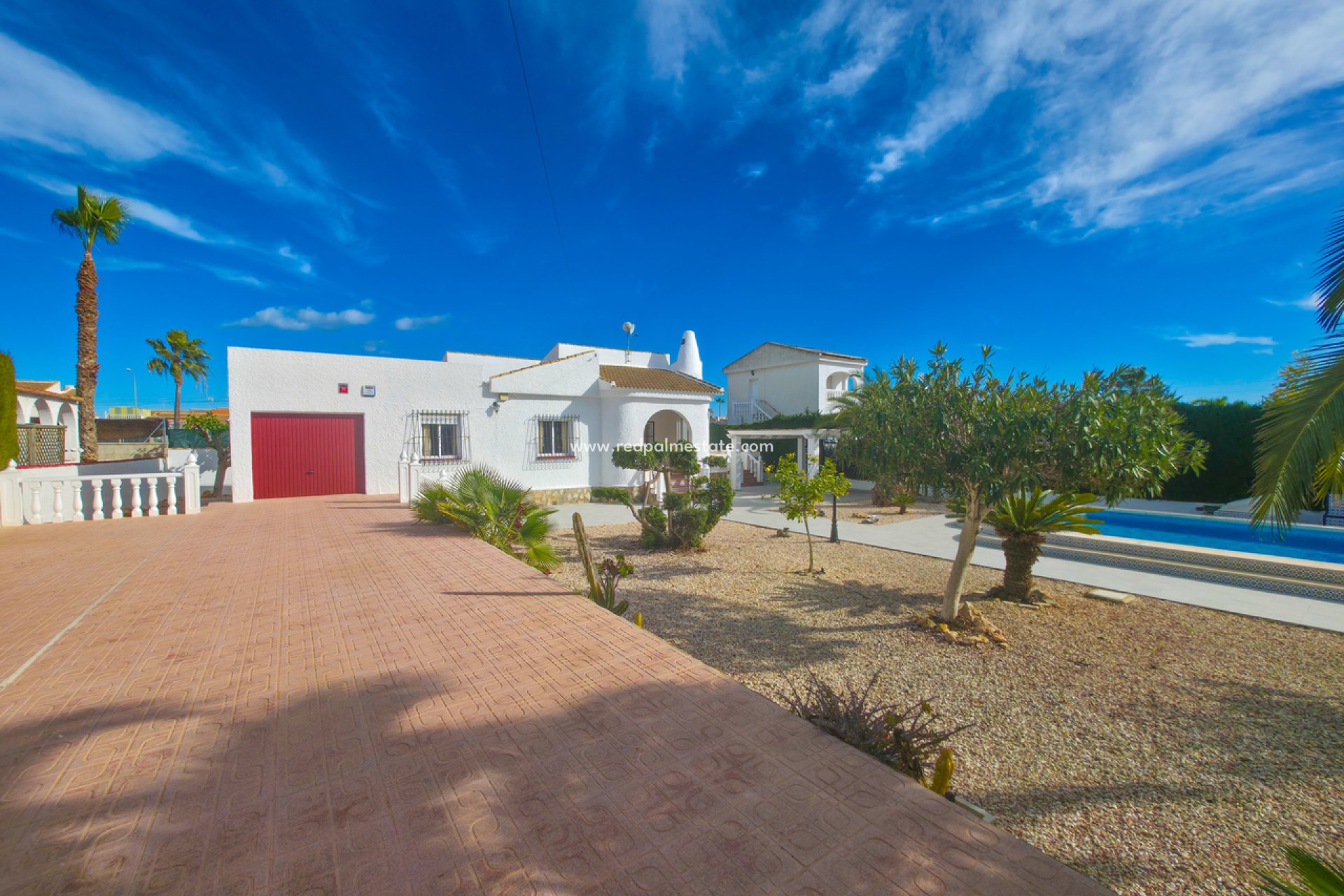 Resale - Villa -
Torrevieja