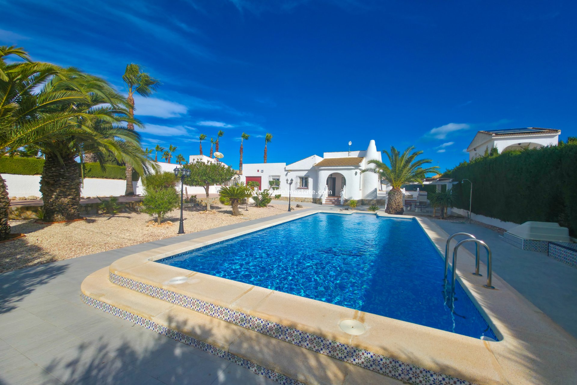 Resale - Villa -
Torrevieja