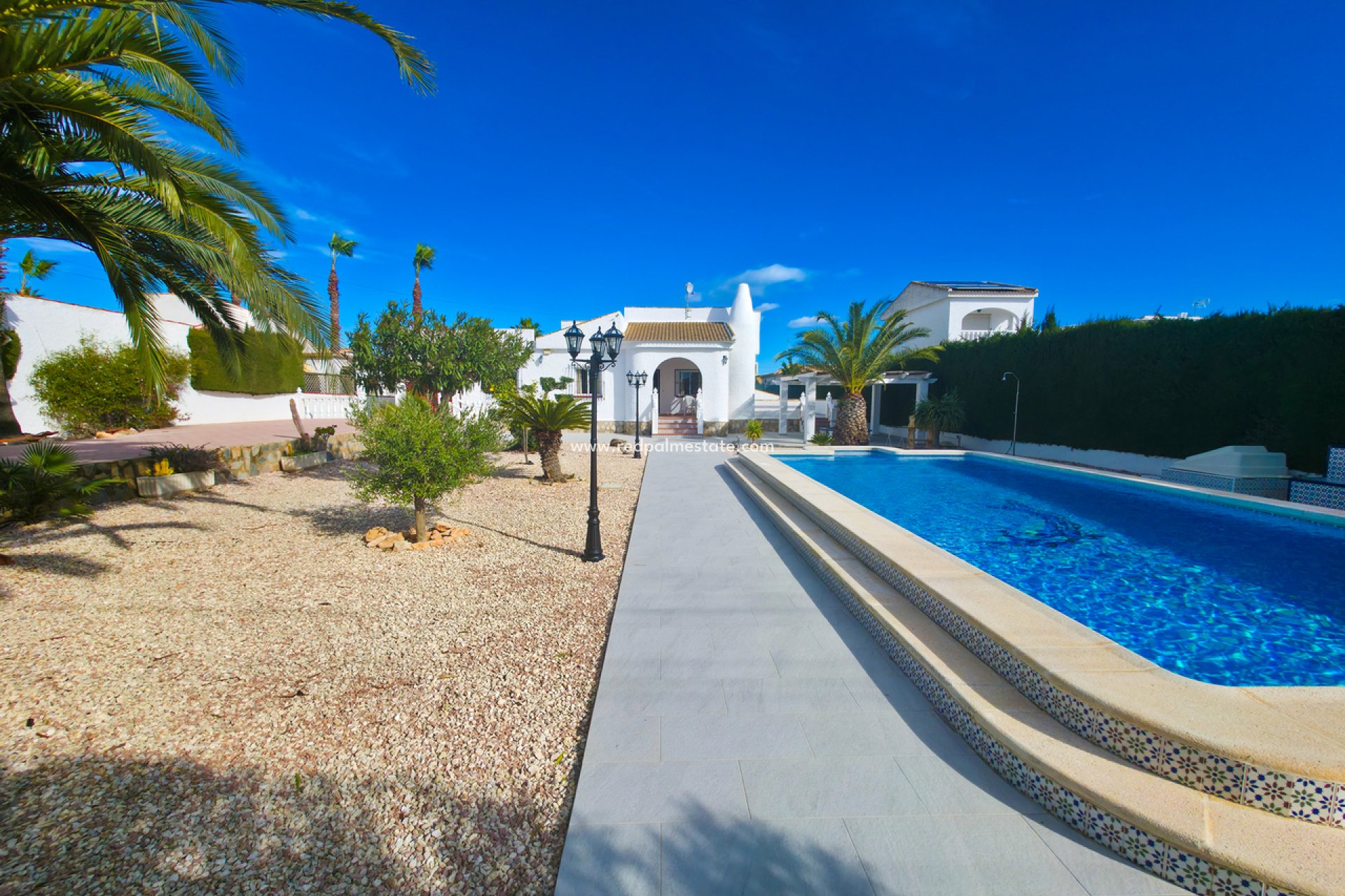 Resale - Villa -
Torrevieja