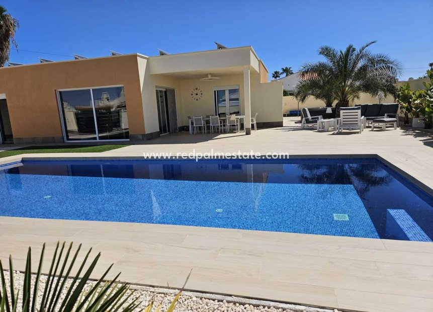 Resale - Villa -
Torrevieja