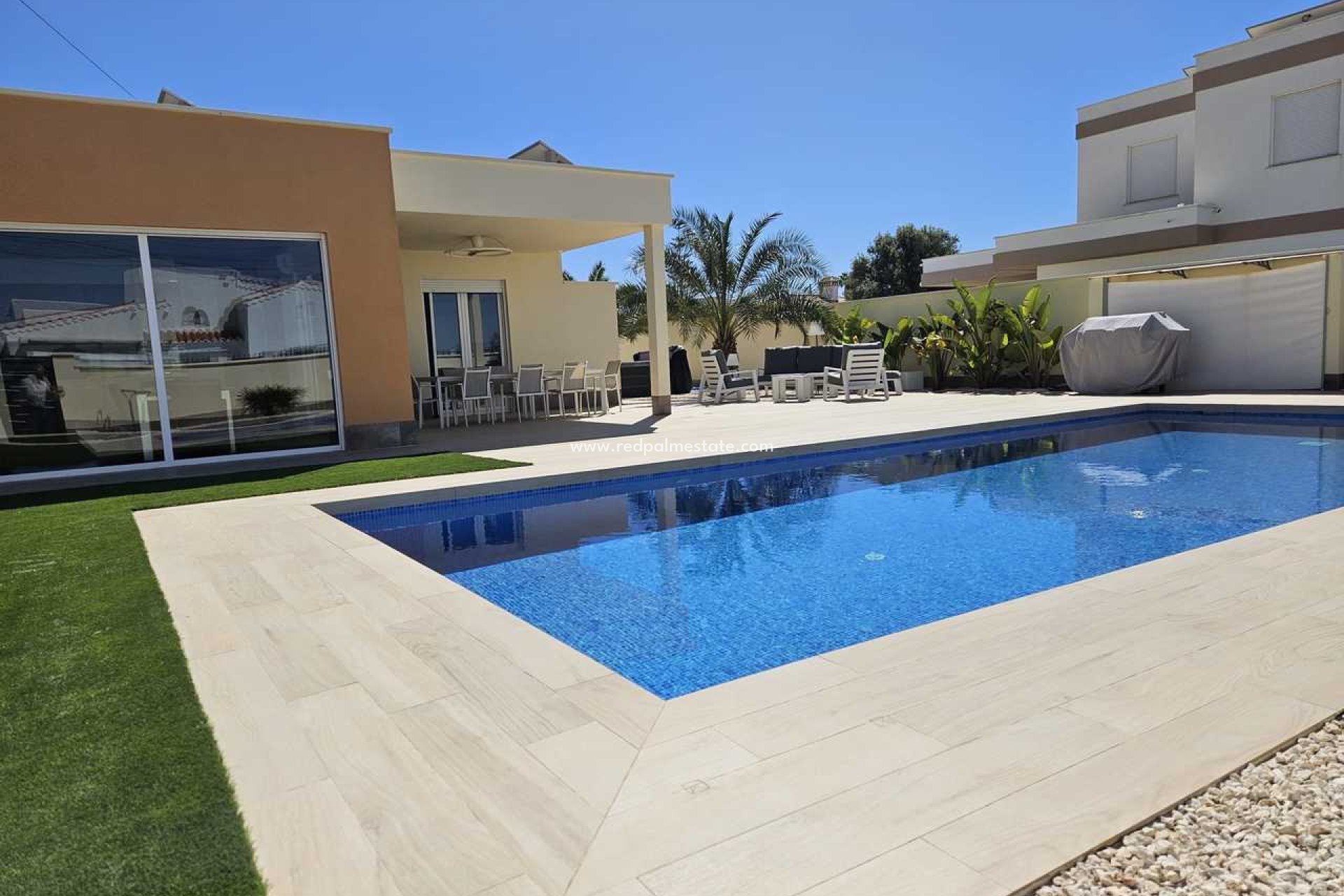 Resale - Villa -
Torrevieja