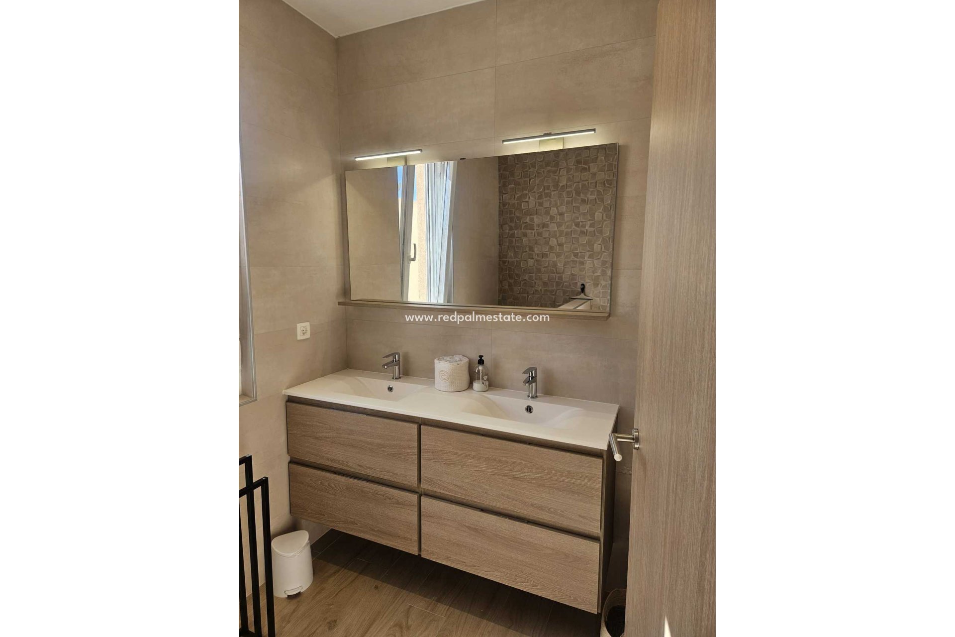 Resale - Villa -
Torrevieja