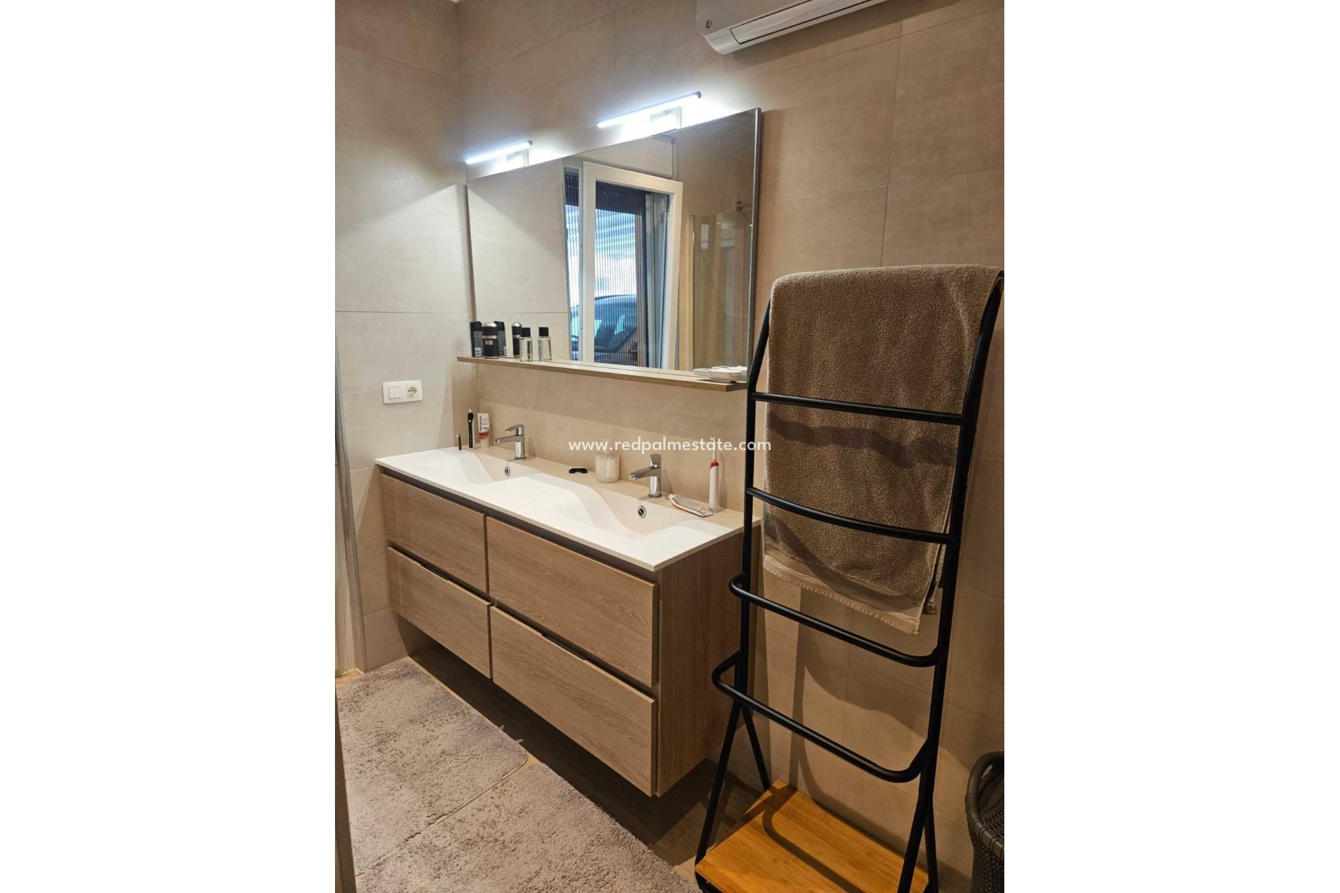 Resale - Villa -
Torrevieja