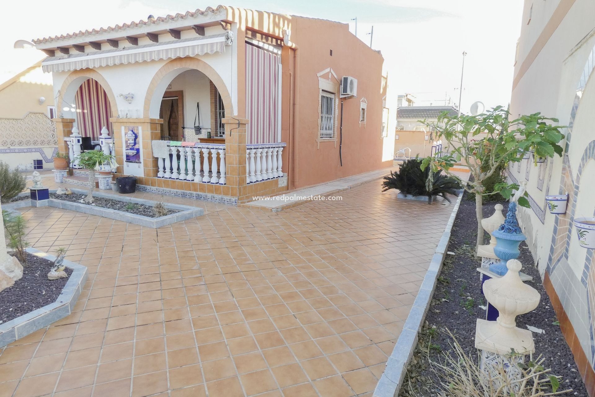 Resale - Villa -
Torrevieja