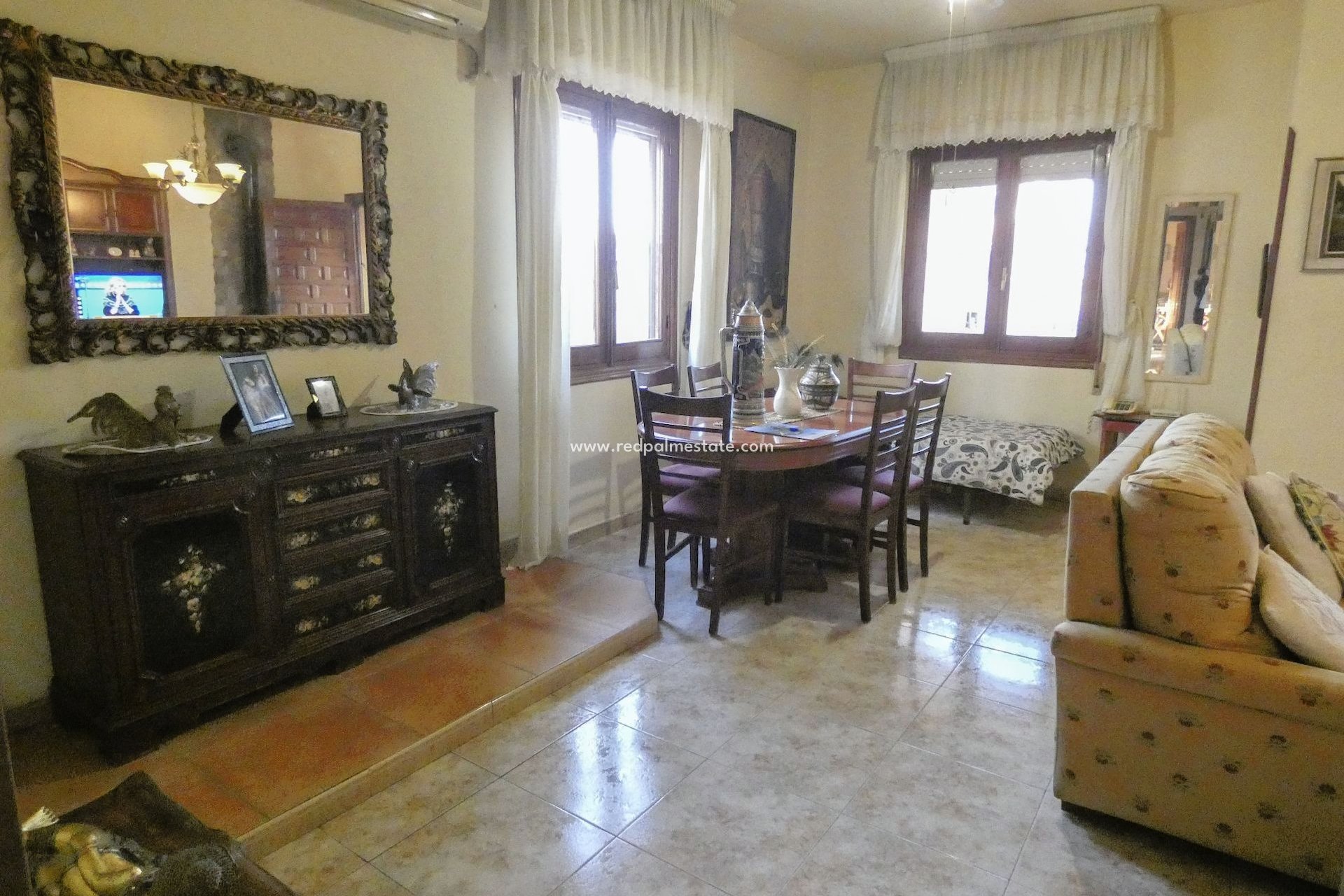 Resale - Villa -
Torrevieja