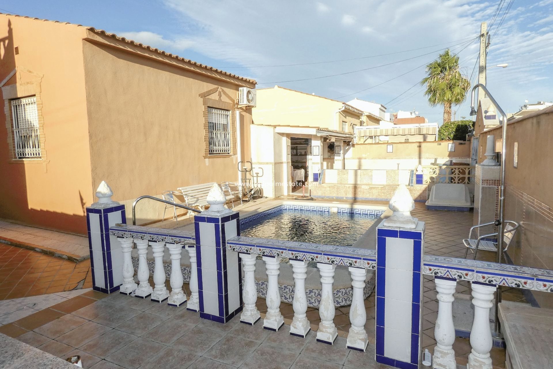 Resale - Villa -
Torrevieja