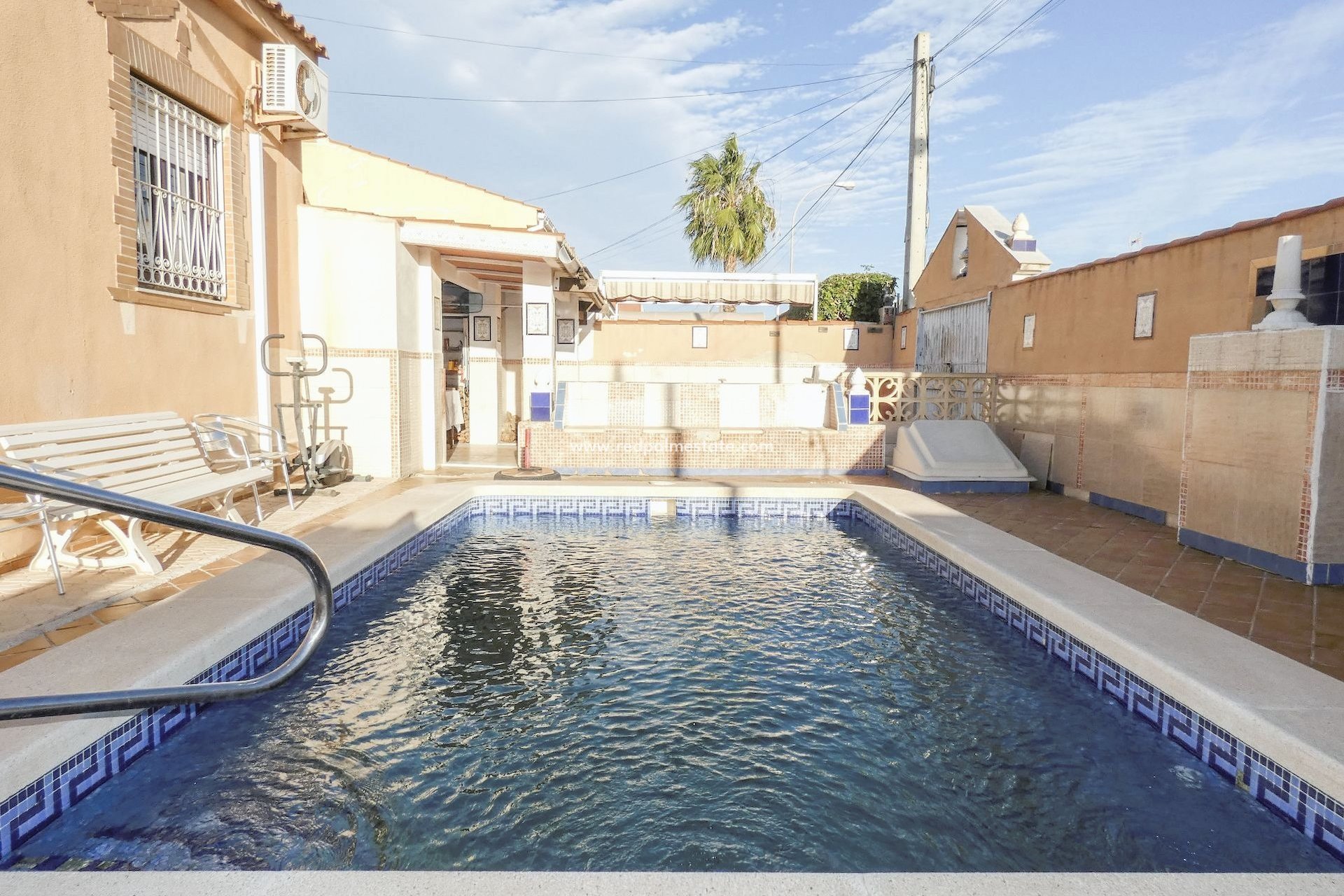 Resale - Villa -
Torrevieja