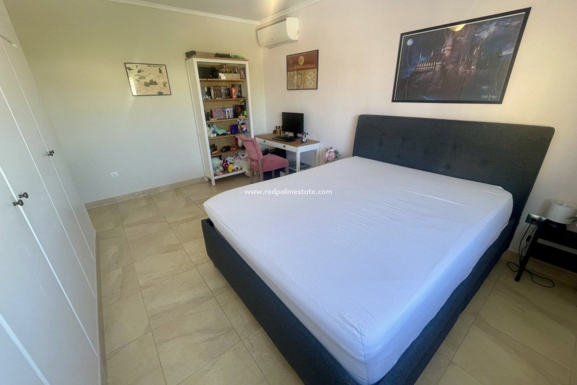 Resale - Villa -
Urb. La Marina - Inland