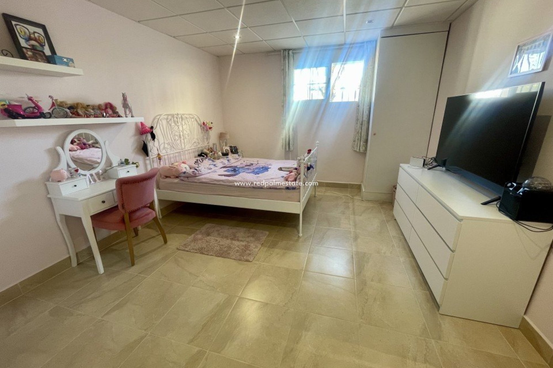 Resale - Villa -
Urb. La Marina - Inland