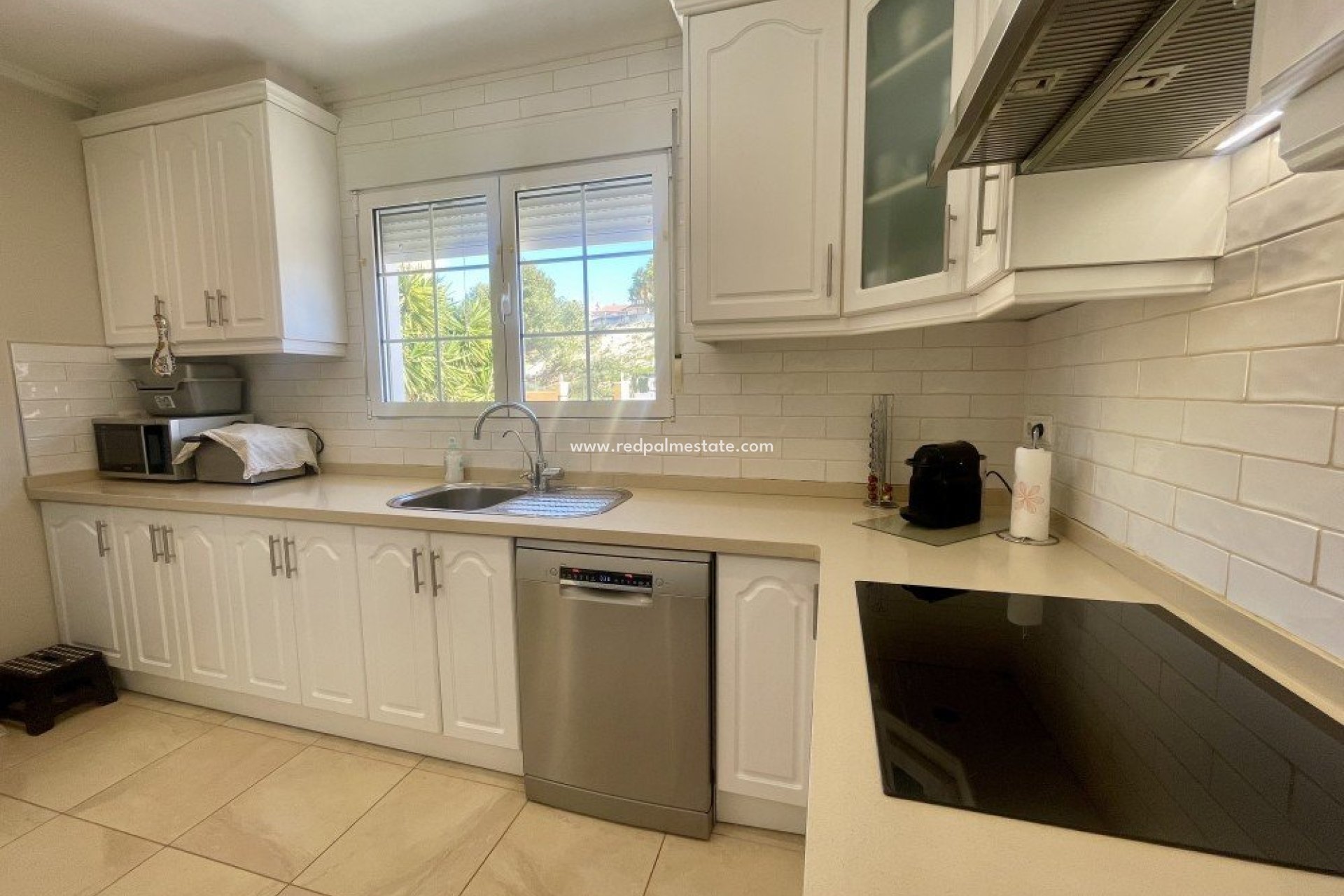 Resale - Villa -
Urb. La Marina - Inland