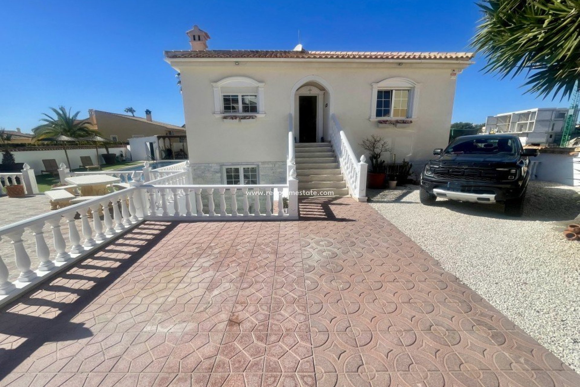 Resale - Villa -
Urb. La Marina - Inland