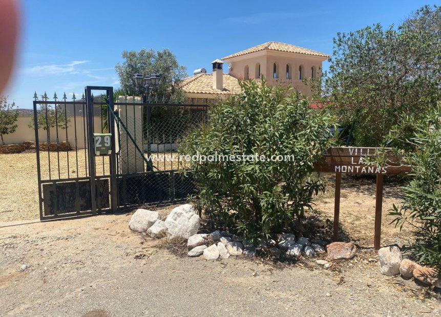 Resale - Villa -
Urcal