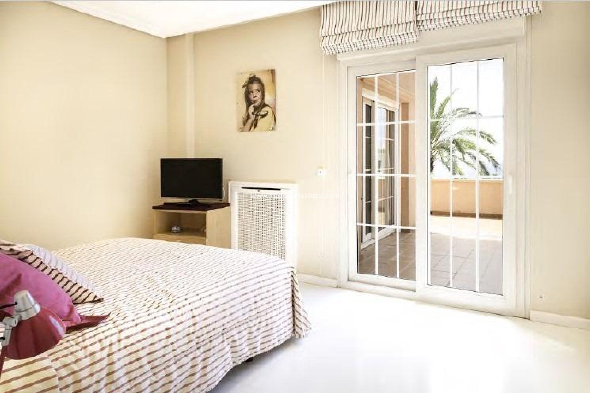 Resale - Villa -
Villajoyosa - Playa