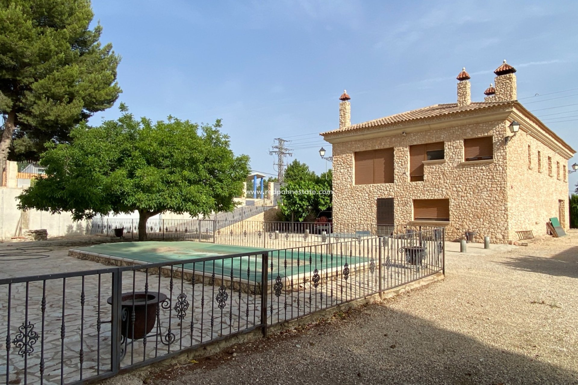 Resale - Villa -
Villena