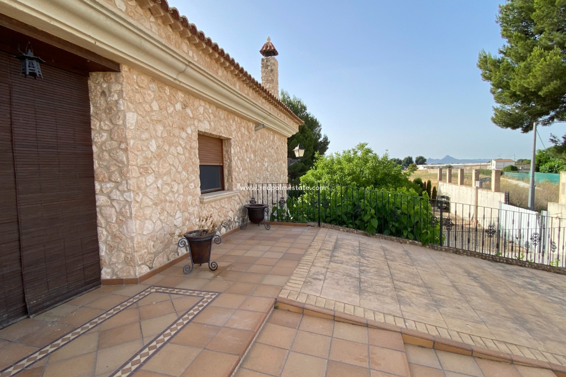 Resale - Villa -
Villena