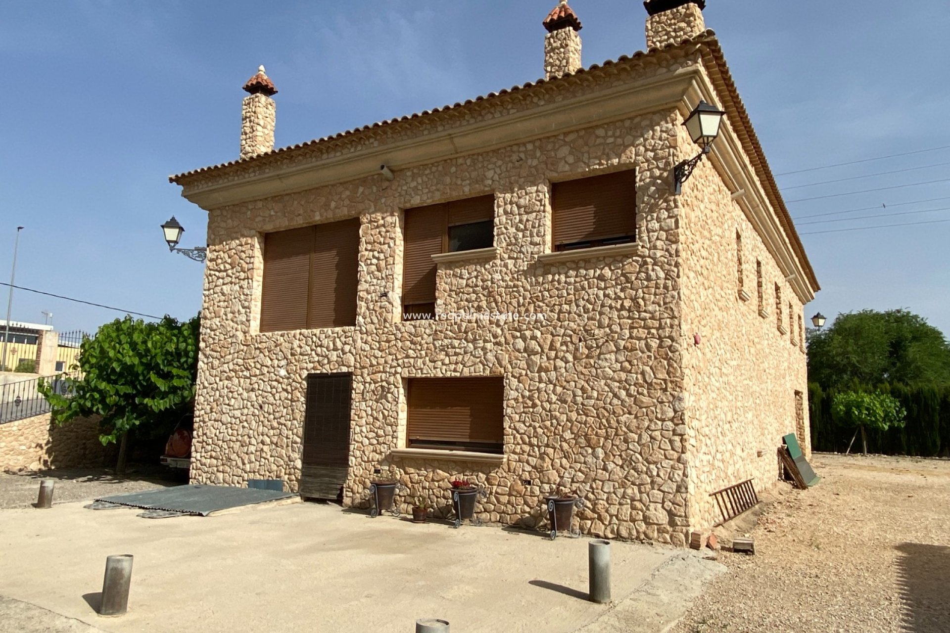 Resale - Villa -
Villena