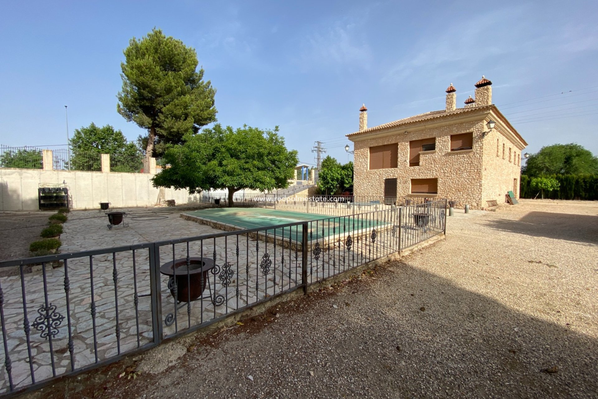 Resale - Villa -
Villena