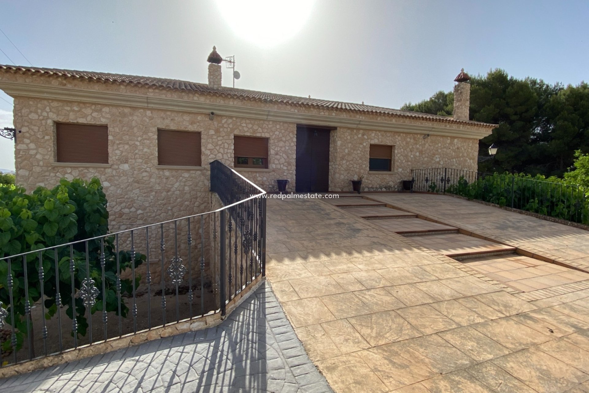 Resale - Villa -
Villena