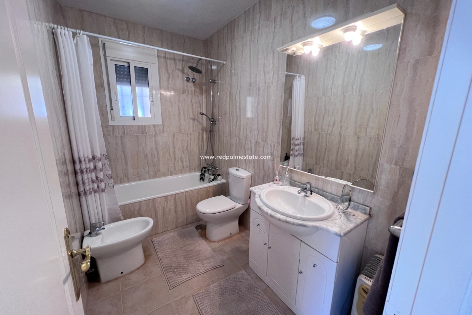 Resale - Villa -
Vistabella Golf Entre Naranjos - Inland