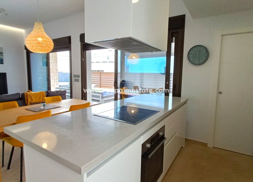 Resale - Villa -
Vistabella Golf Entre Naranjos - Inland