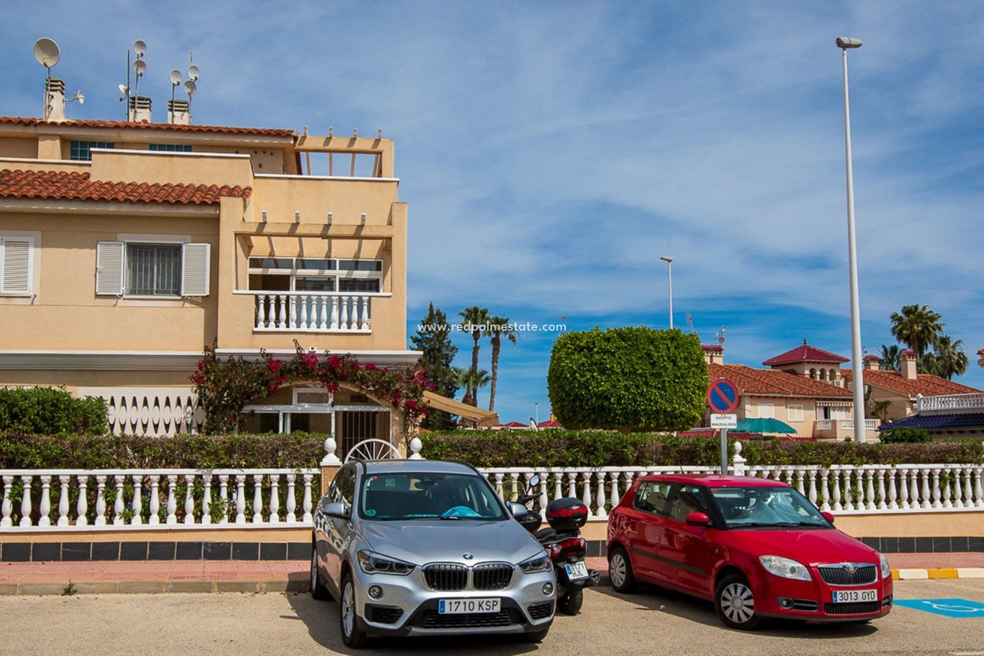 Reventa - Adosado -
Orihuela Costa - Zeniamar Shopping Centre