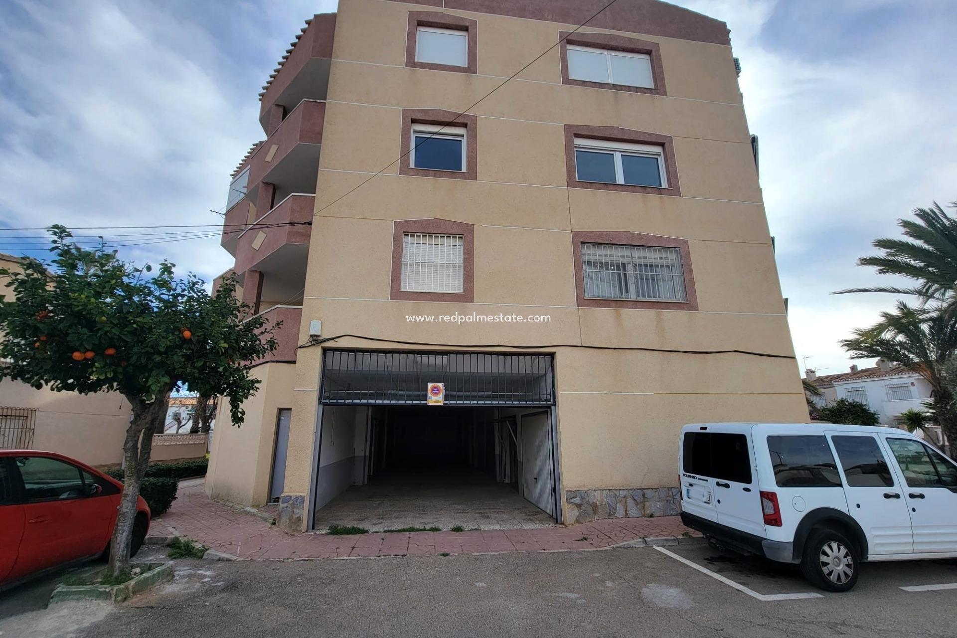 Reventa - Aparcamiento -
Orihuela Costa - La Regia