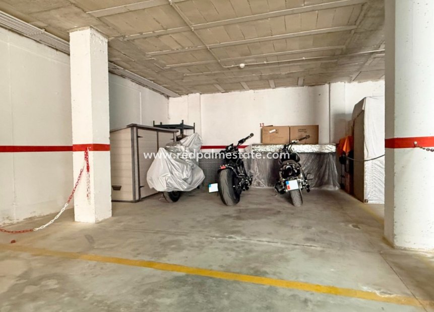 Reventa - Aparcamiento -
Orihuela Costa - Lomas de Cabo Roig