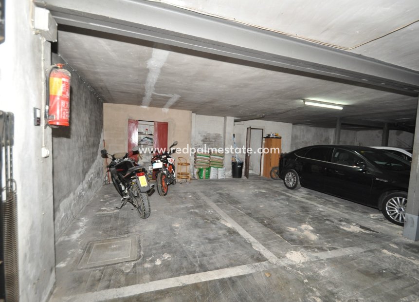 Reventa - Aparcamiento -
Pinoso - Inland