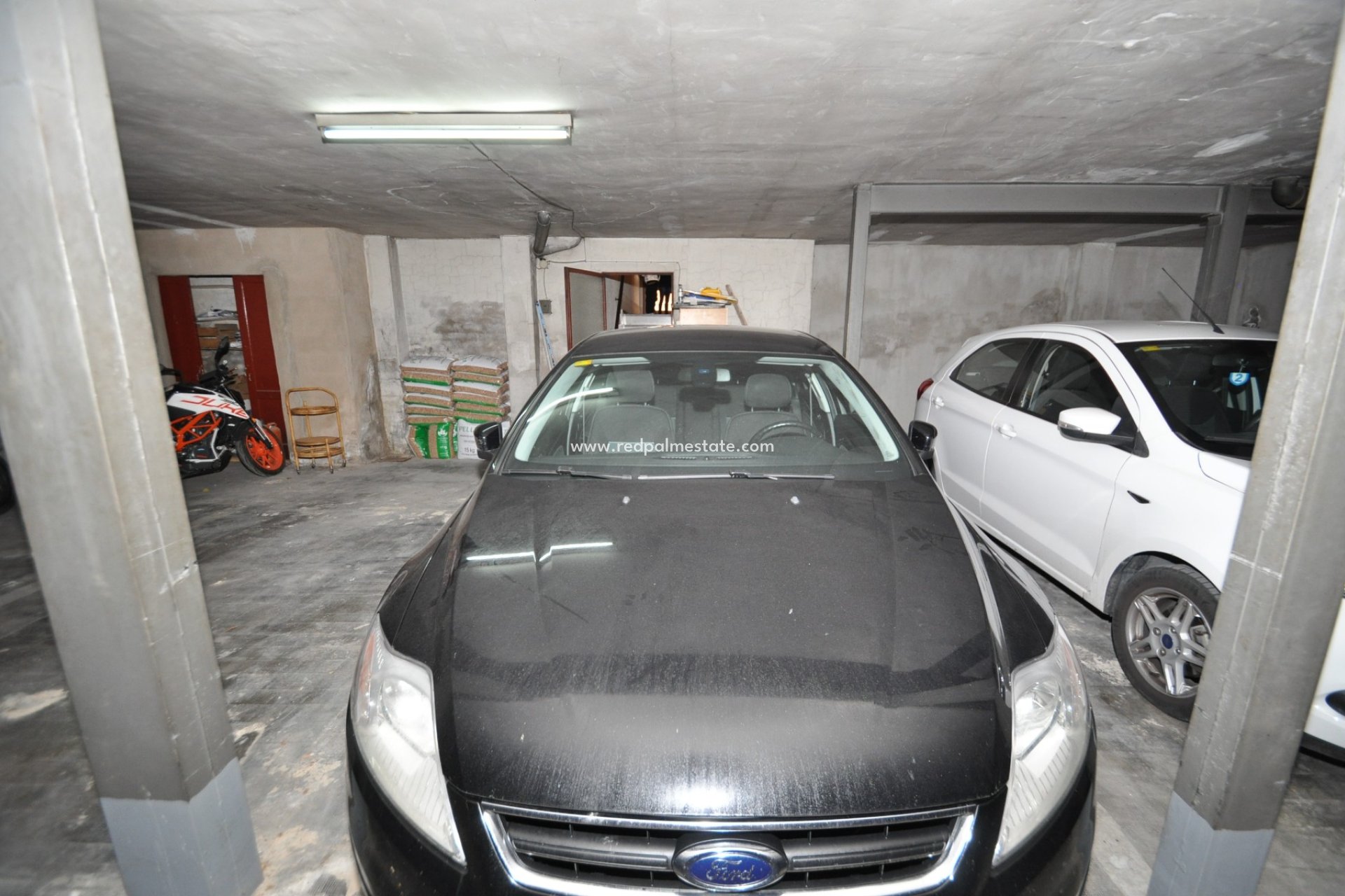 Reventa - Aparcamiento -
Pinoso - Inland