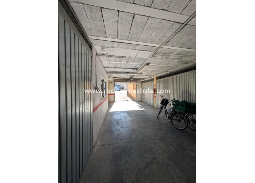 Reventa - Aparcamiento -
Torrevieja - Aguas Nueva