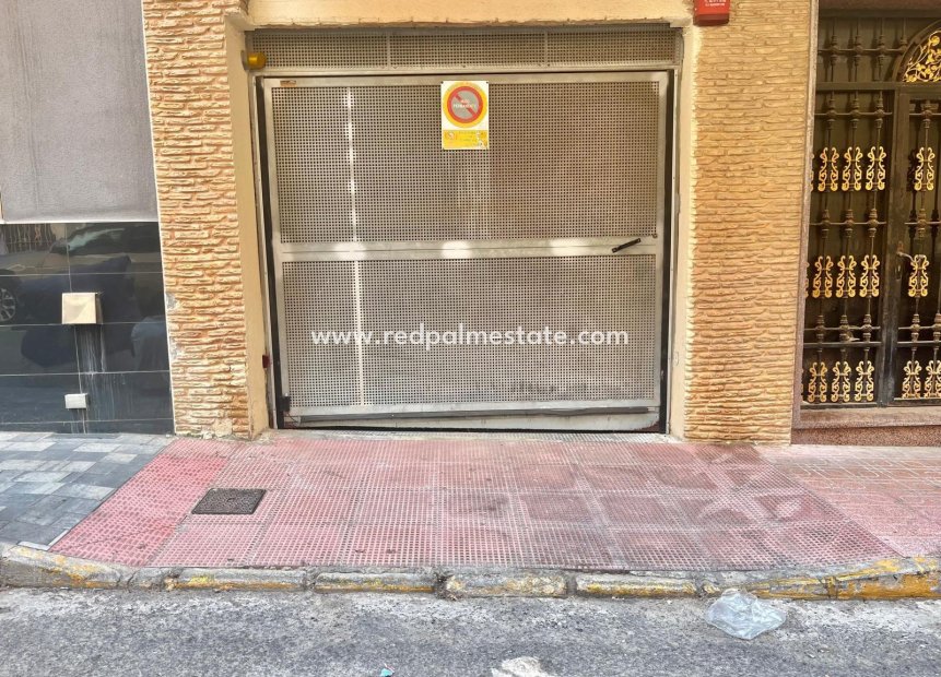 Reventa - Aparcamiento -
Torrevieja - Centro Torrevieja