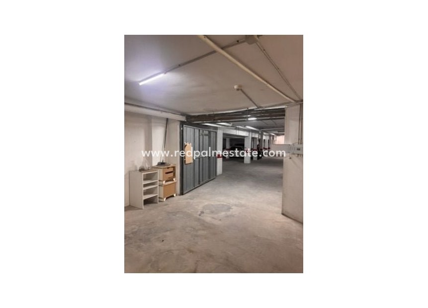 Reventa - Aparcamiento -
Torrevieja