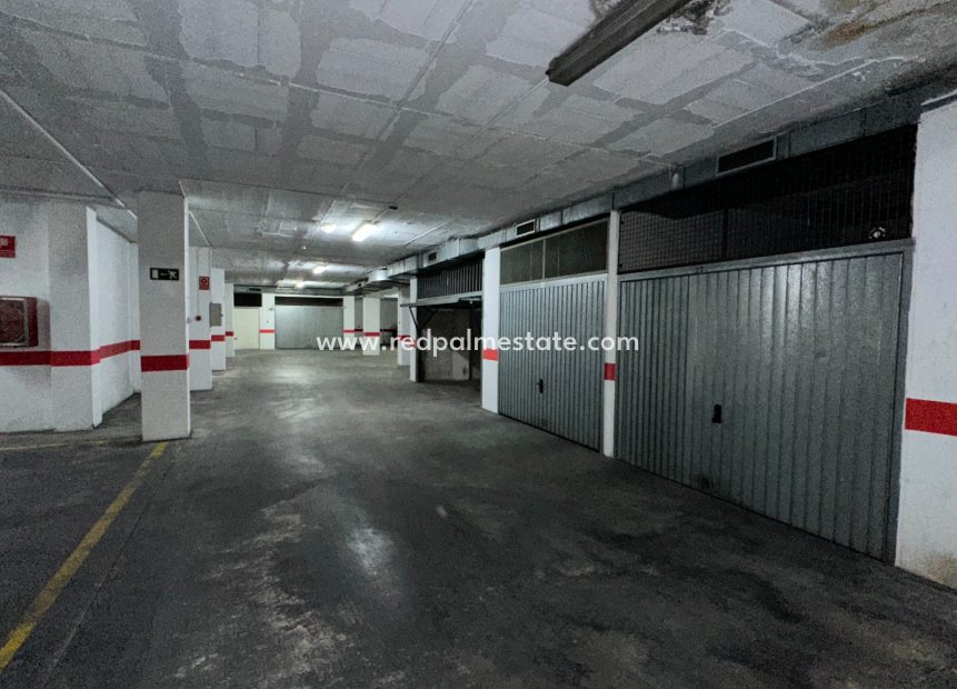 Reventa - Aparcamiento -
Torrevieja