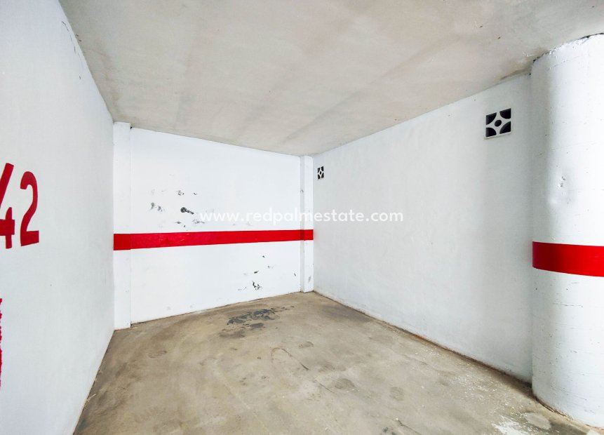 Reventa - Aparcamiento -
Torrevieja