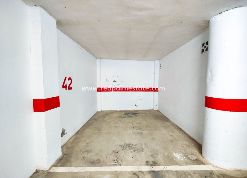 Reventa - Aparcamiento -
Torrevieja