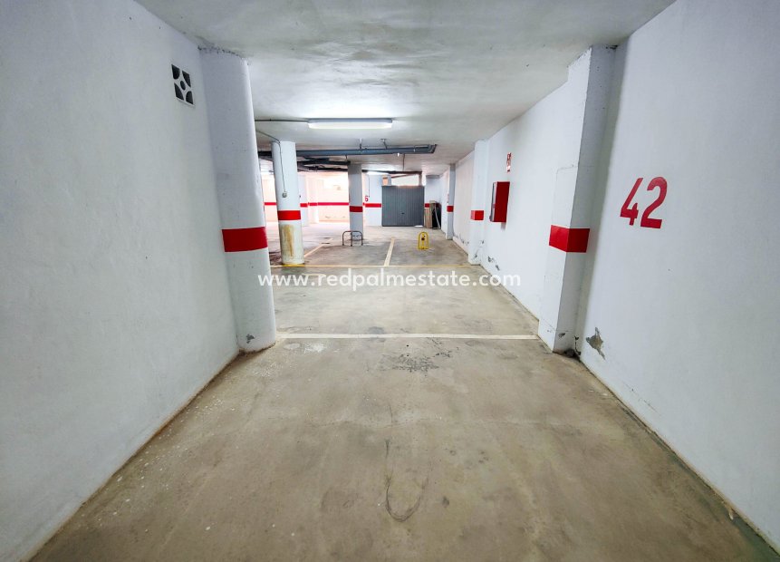 Reventa - Aparcamiento -
Torrevieja