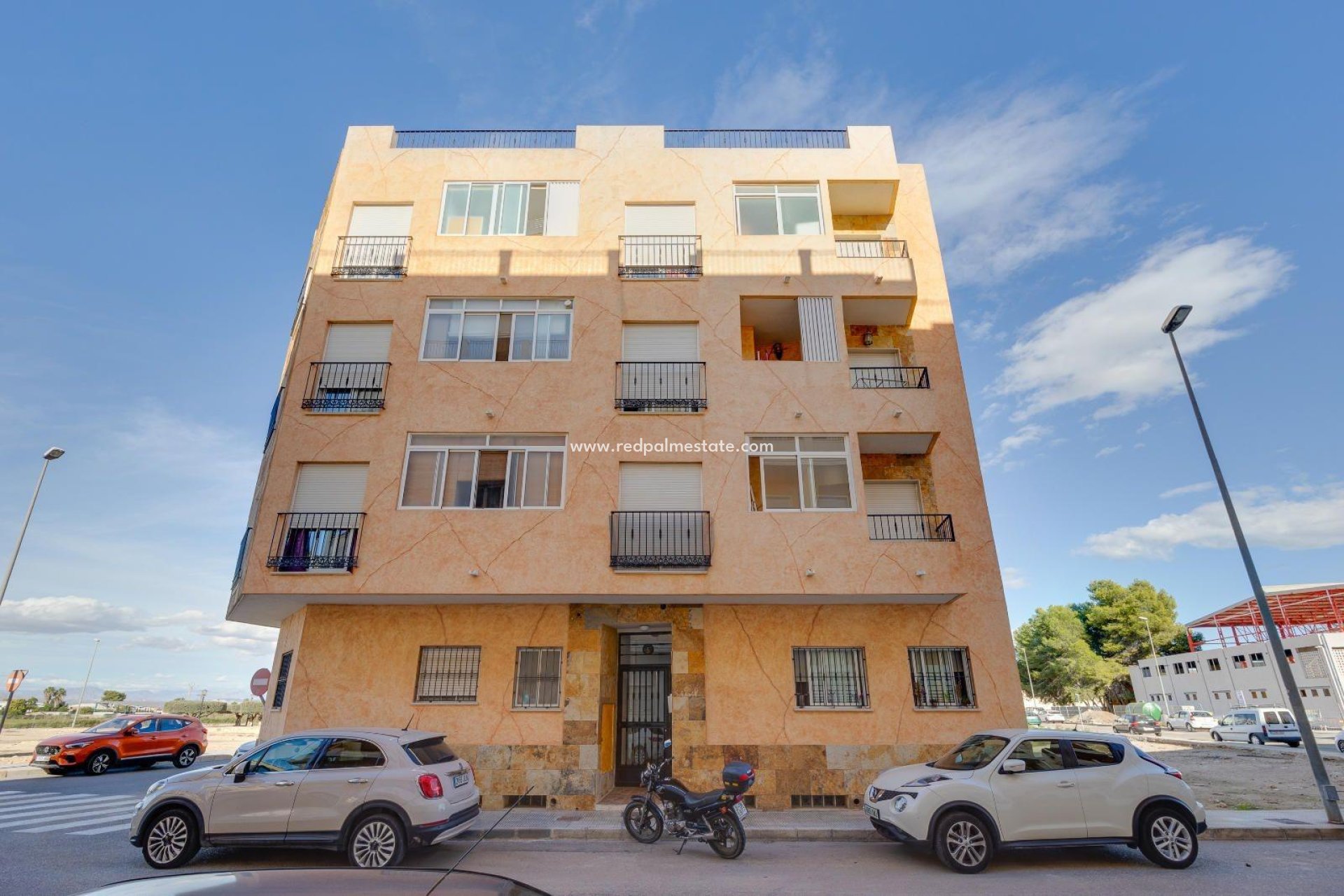 Reventa - Apartamento -
Almoradí - Parque De La U