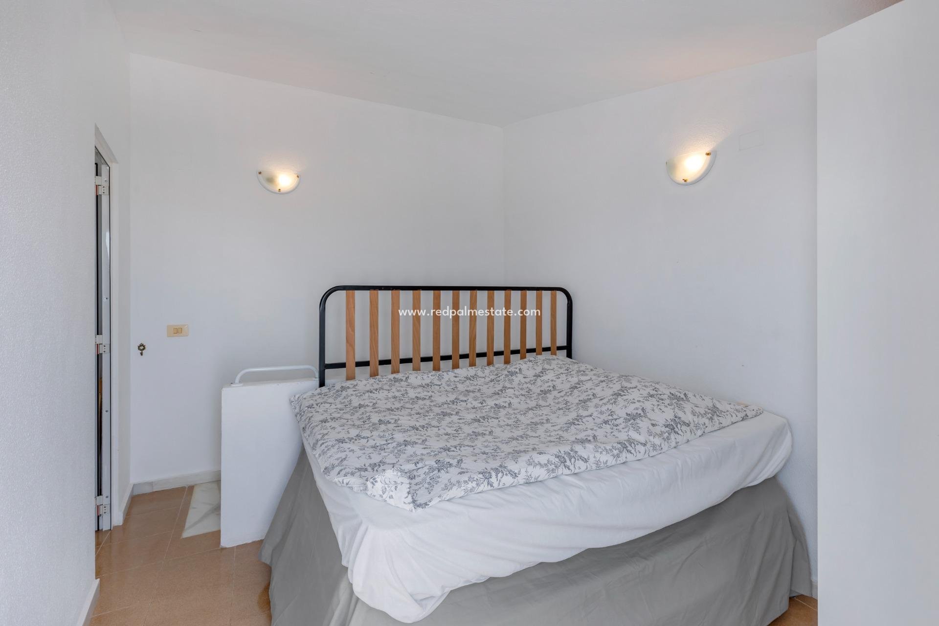 Reventa - Apartamento Ático -
Torrevieja - La Mata