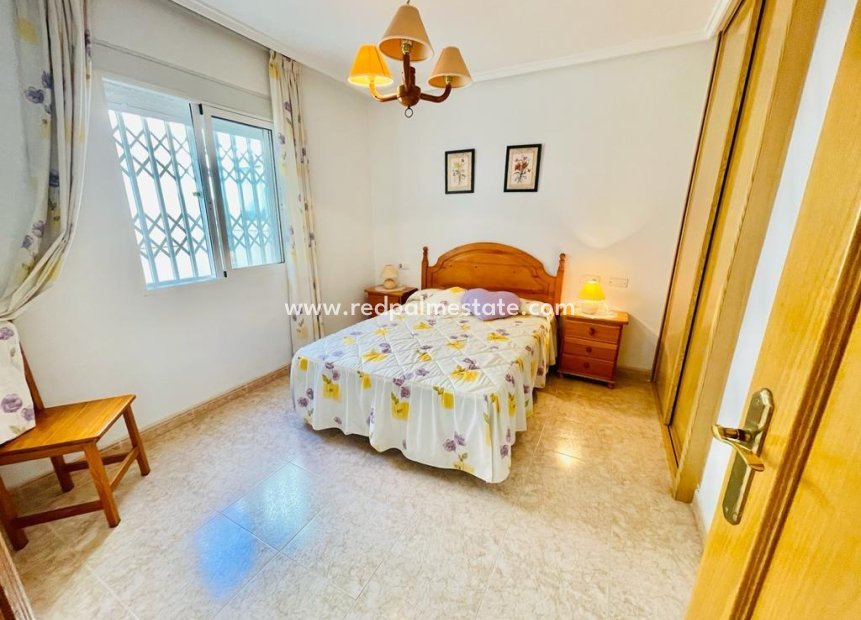 Reventa - Apartamento Ático -
Torrevieja - Playa del cura