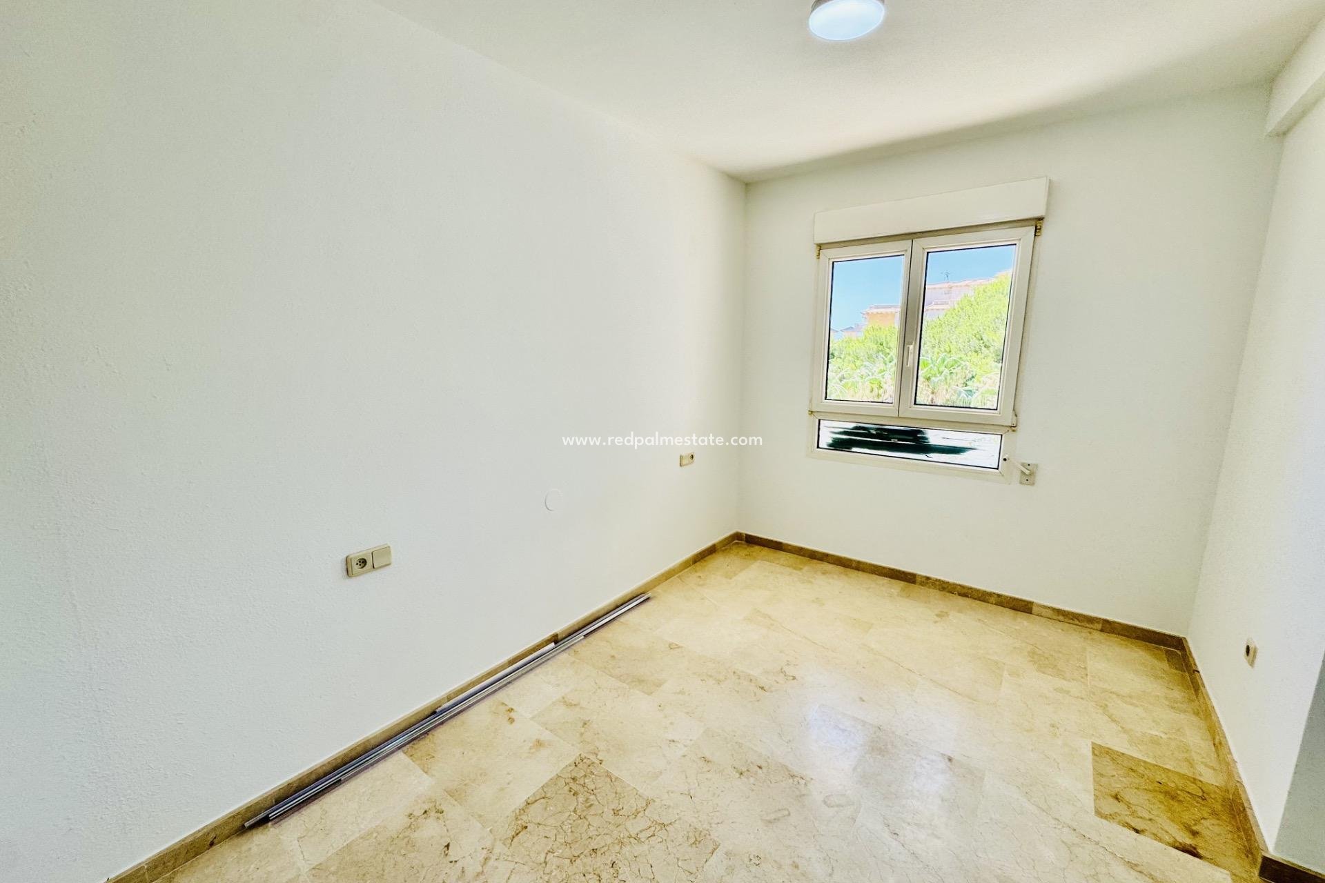 Reventa - Apartamento -
Orihuela Costa - Altos de Campoamor