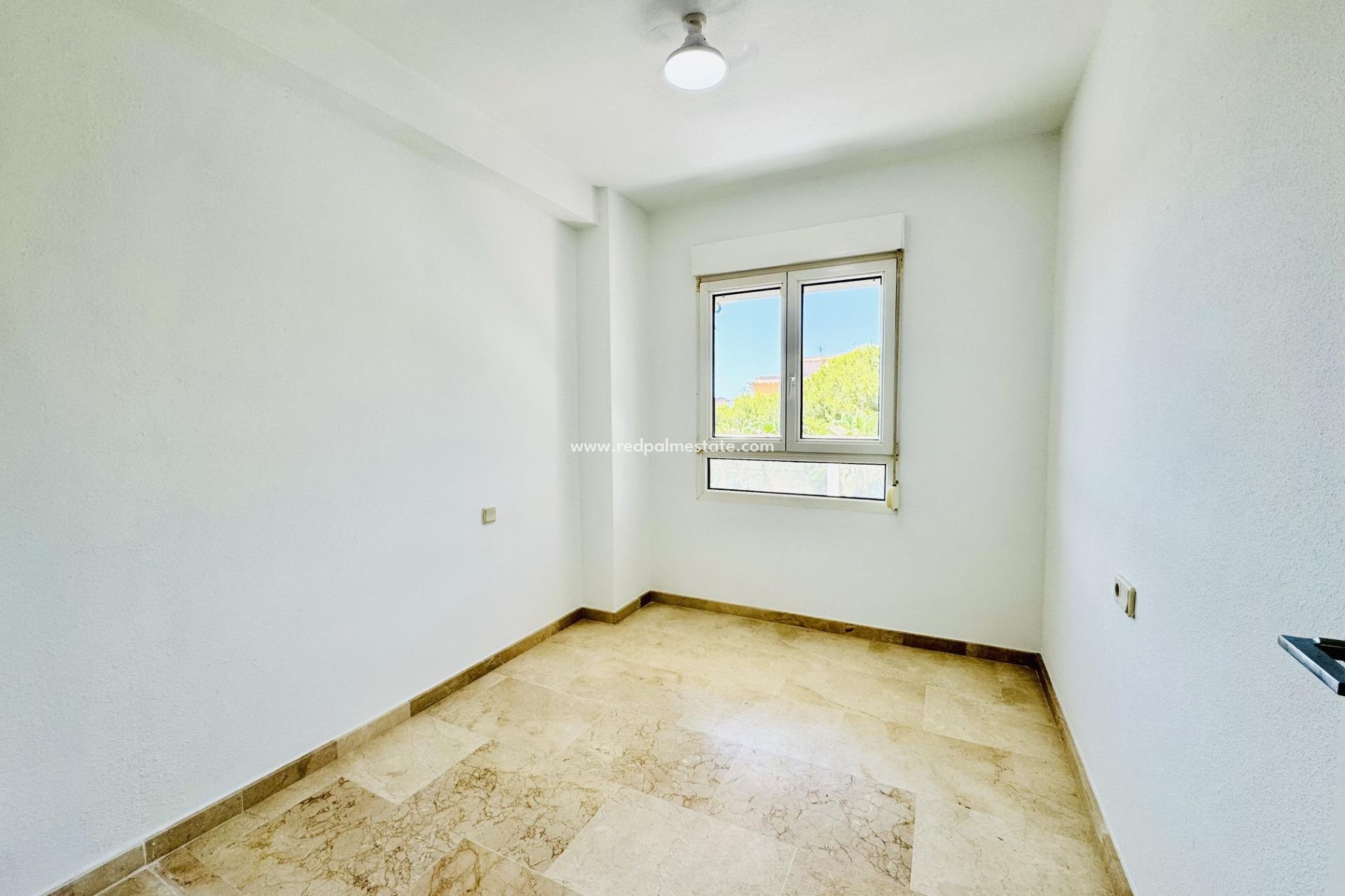 Reventa - Apartamento -
Orihuela Costa - Altos de Campoamor