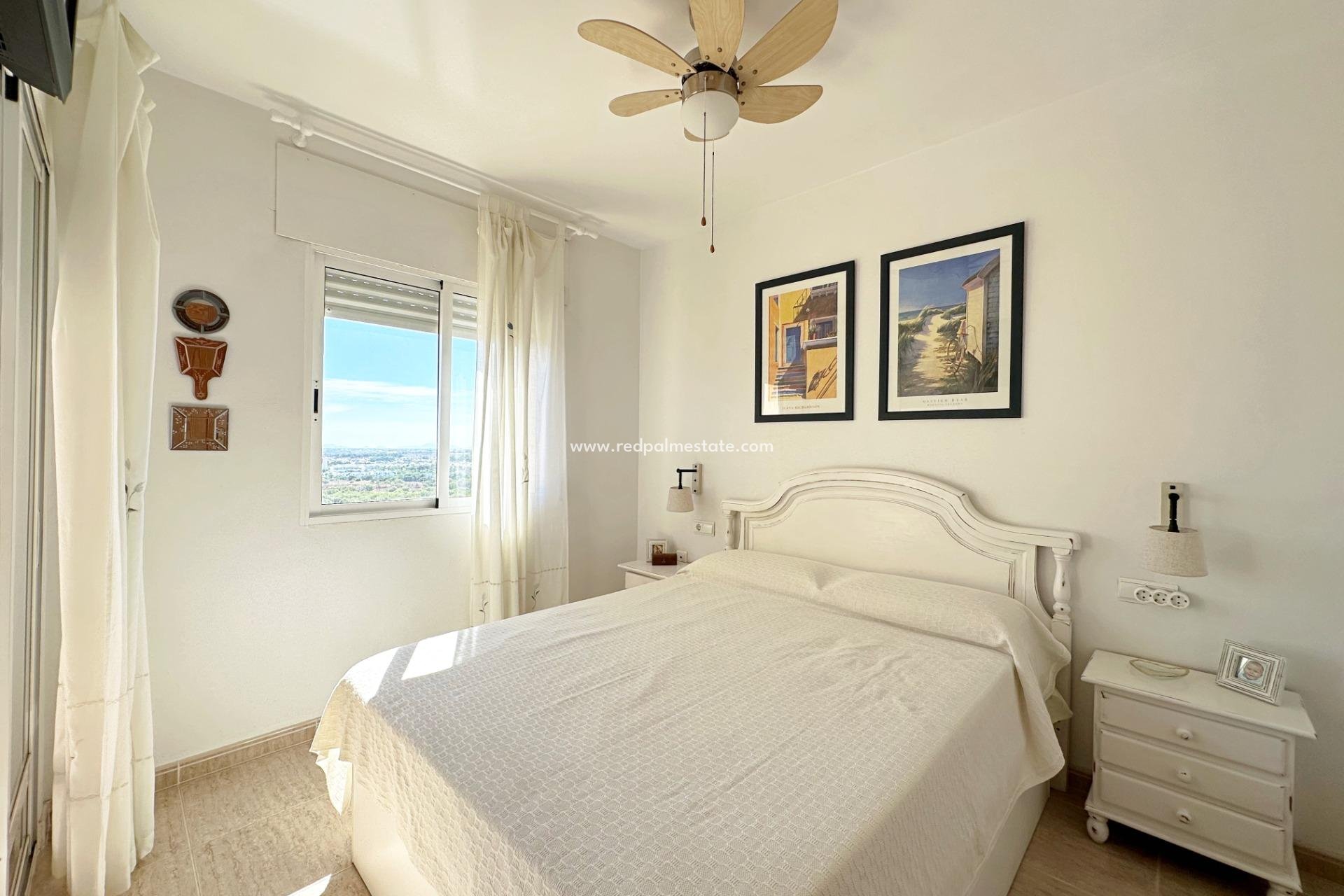 Reventa - Apartamento -
Orihuela Costa - Campoamor