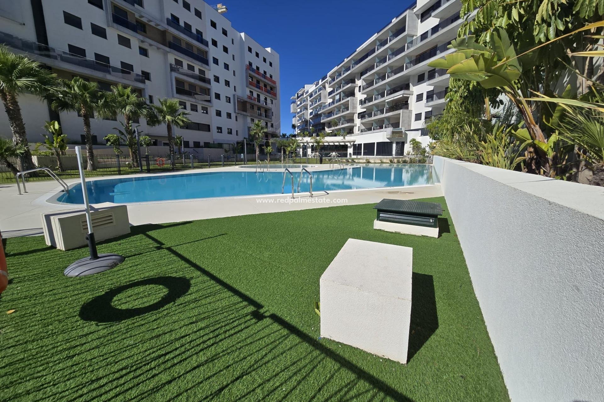 Reventa - Apartamento -
Orihuela Costa - Dehesa De Campoamor