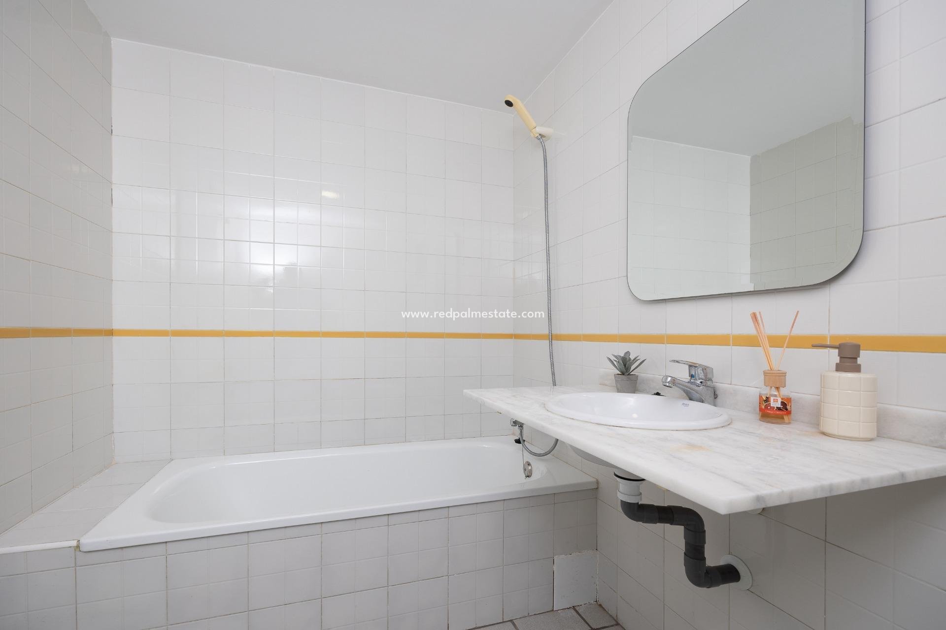 Reventa - Apartamento -
Orihuela Costa