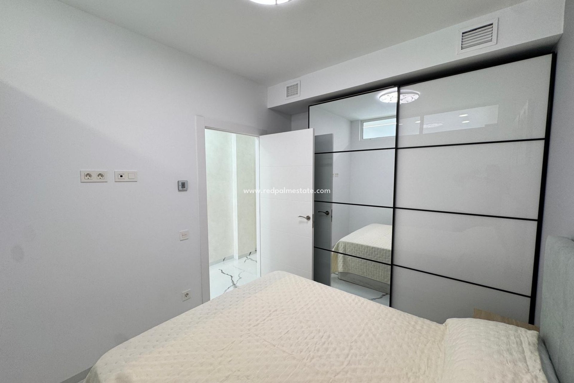 Reventa - Apartamento -
Torrevieja - Centro Torrevieja