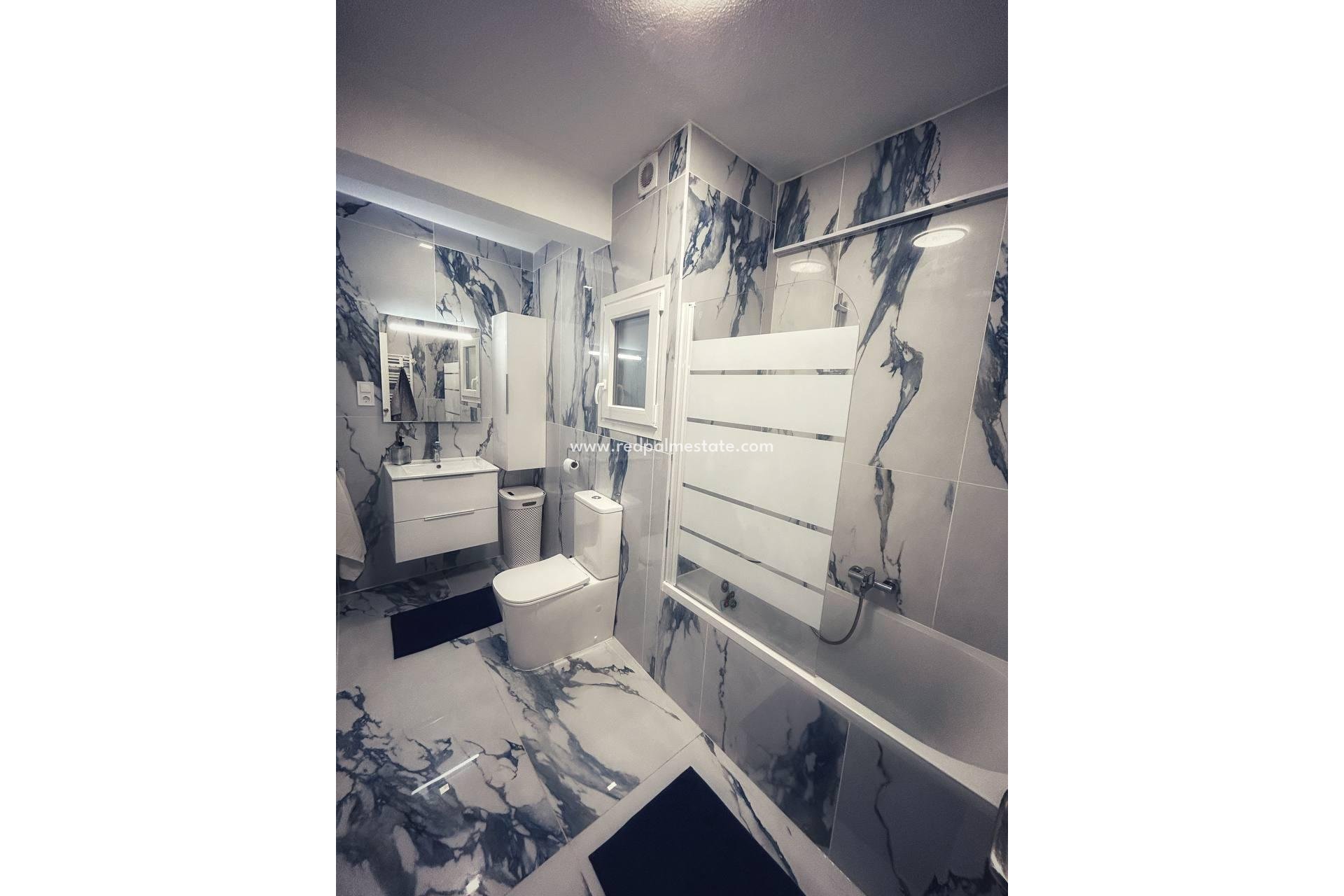 Reventa - Apartamento -
Torrevieja - Centro Torrevieja