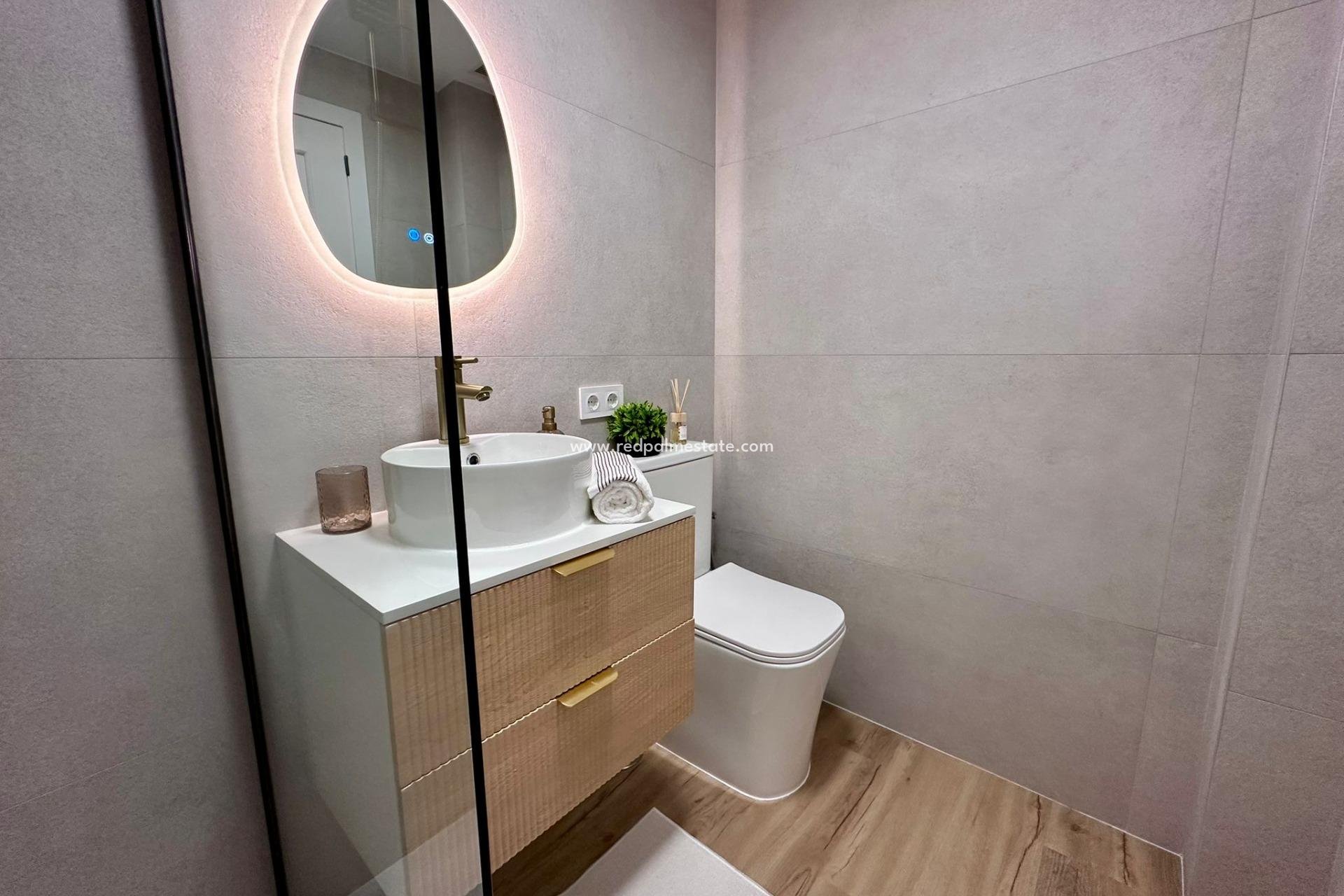 Reventa - Apartamento -
Torrevieja - Centro Torrevieja